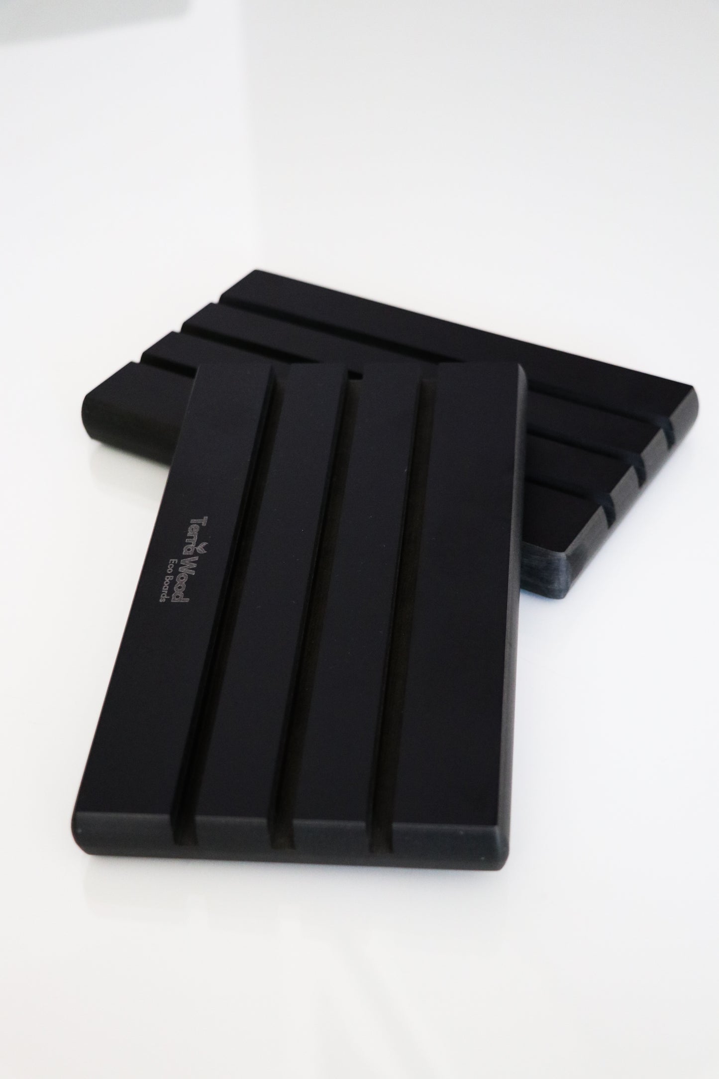 Stojan na prkénka 20,5×12 – Černý